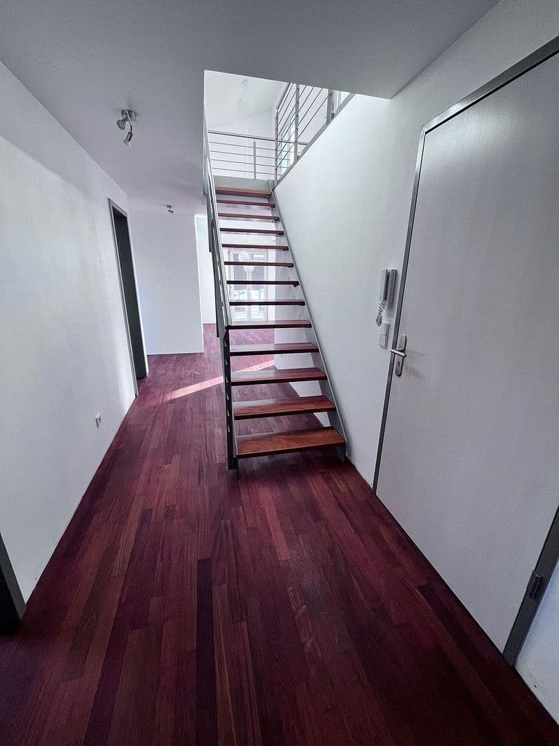 Prenájom bytu 5-izbový 136 m², Weinstadt, Bádensko-Wurttembersko Prenájom bytu 5-izbový 136 m², Weinstadt, Bádensko-Wurttembersko