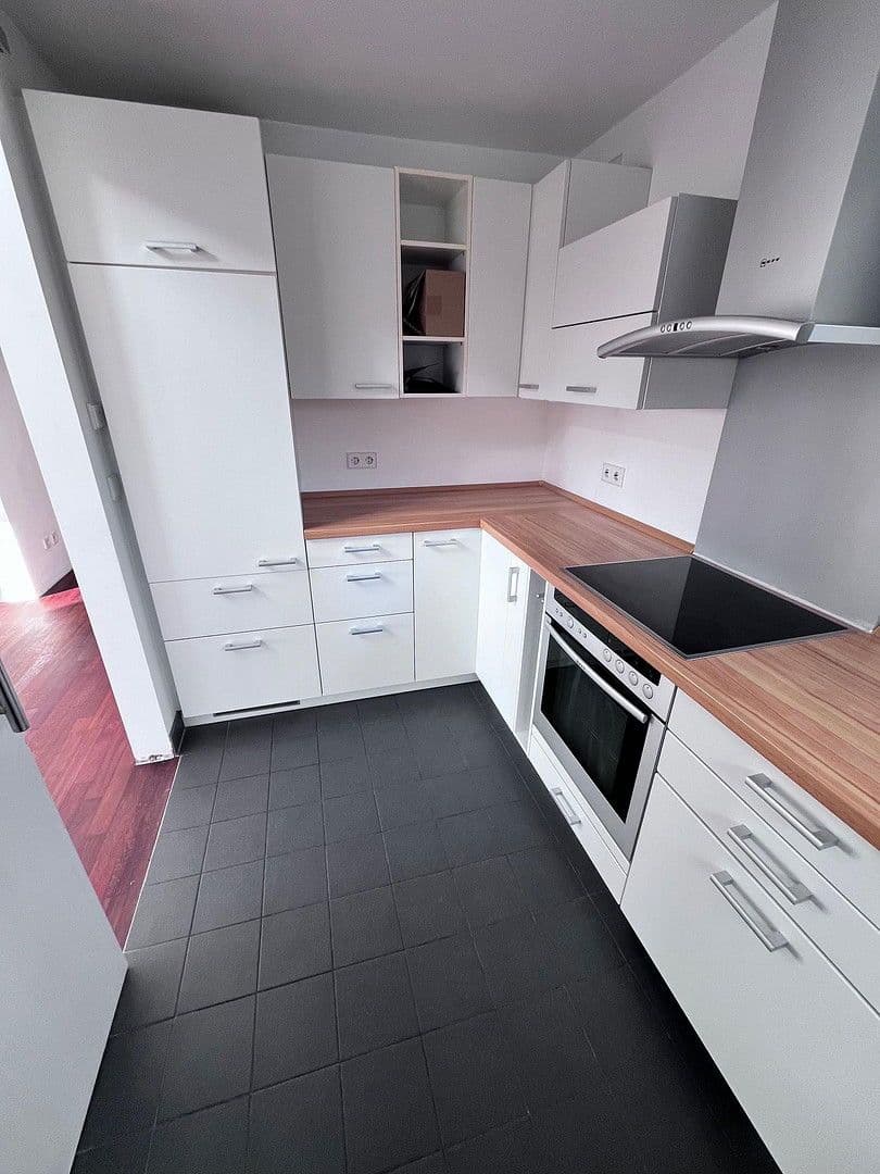 Prenájom bytu 5-izbový 136 m², Weinstadt, Bádensko-Wurttembersko Prenájom bytu 5-izbový 136 m², Weinstadt, Bádensko-Wurttembersko