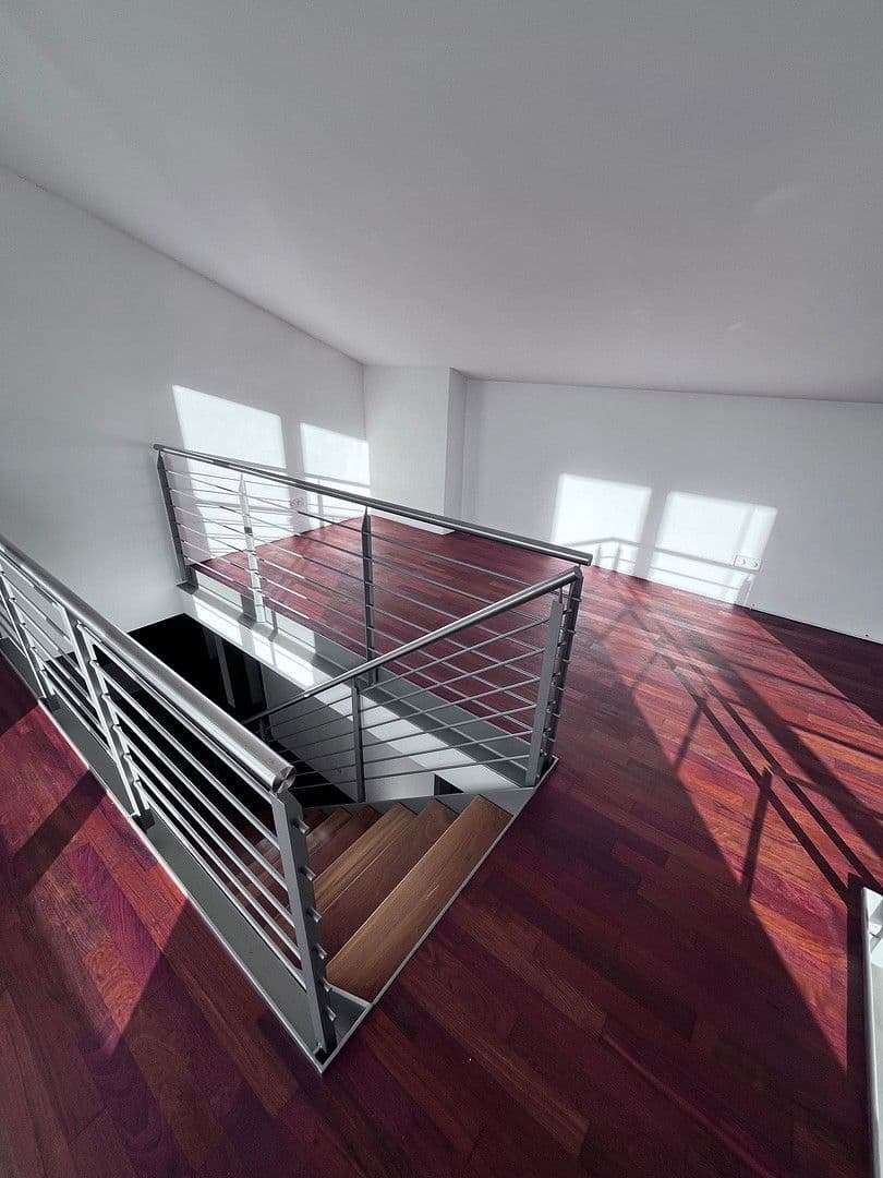 Prenájom bytu 5-izbový 136 m², Weinstadt, Bádensko-Wurttembersko Prenájom bytu 5-izbový 136 m², Weinstadt, Bádensko-Wurttembersko