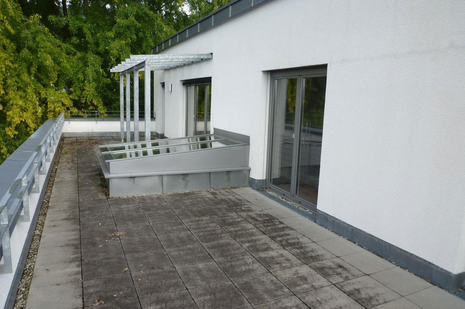 Prenájom bytu 5-izbový 136 m², Weinstadt, Bádensko-Wurttembersko Prenájom bytu 5-izbový 136 m², Weinstadt, Bádensko-Wurttembersko