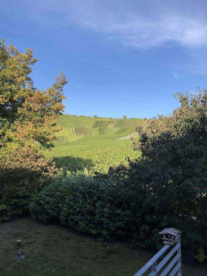 Prenájom bytu 5-izbový 136 m², Weinstadt, Bádensko-Wurttembersko Prenájom bytu 5-izbový 136 m², Weinstadt, Bádensko-Wurttembersko