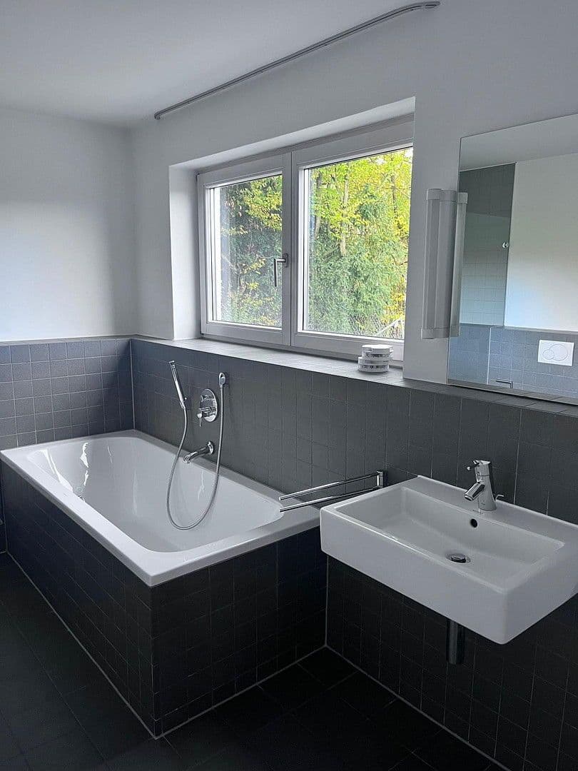 Prenájom bytu 5-izbový 136 m², Weinstadt, Bádensko-Wurttembersko Prenájom bytu 5-izbový 136 m², Weinstadt, Bádensko-Wurttembersko