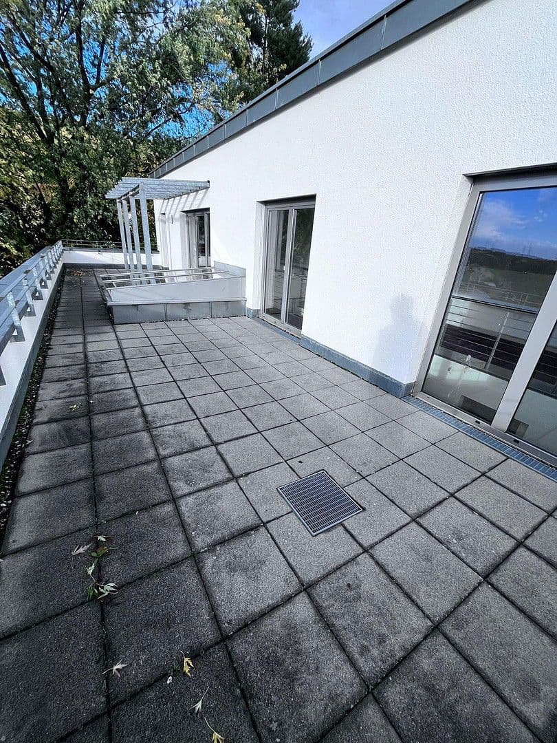 Prenájom bytu 5-izbový 136 m², Weinstadt, Bádensko-Wurttembersko Prenájom bytu 5-izbový 136 m², Weinstadt, Bádensko-Wurttembersko