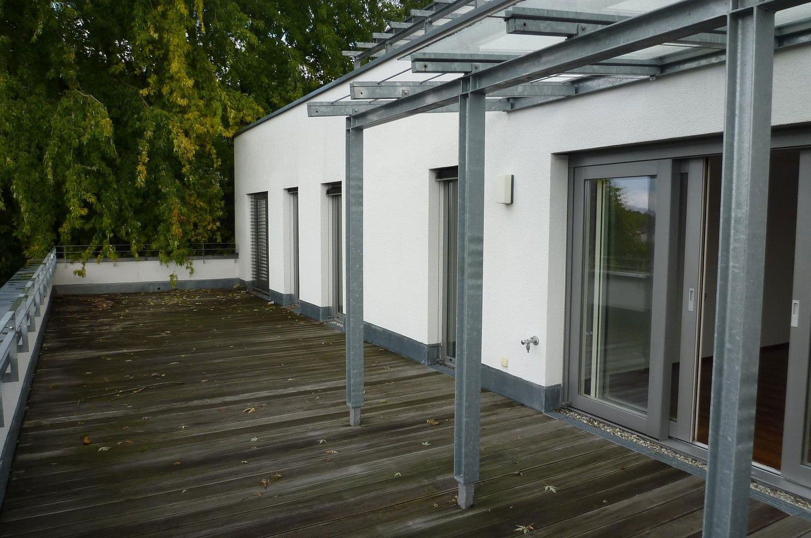 Prenájom bytu 5-izbový 136 m², Weinstadt, Bádensko-Wurttembersko Prenájom bytu 5-izbový 136 m², Weinstadt, Bádensko-Wurttembersko