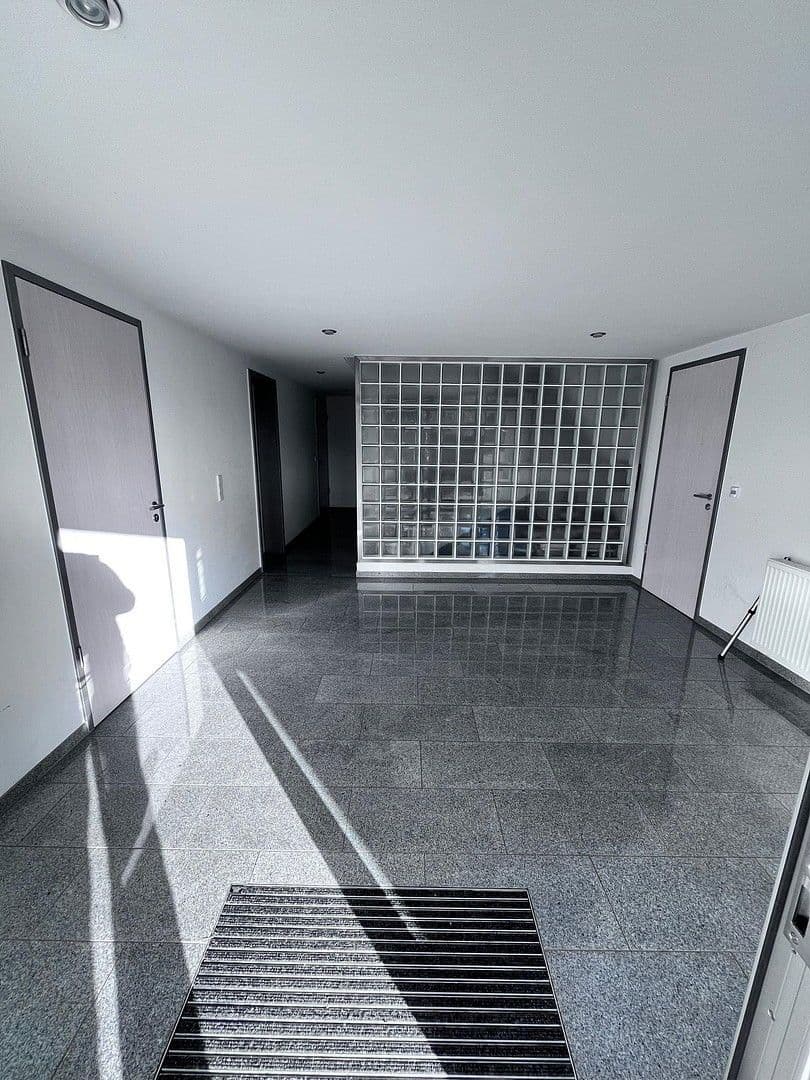 Prenájom bytu 5-izbový 136 m², Weinstadt, Bádensko-Wurttembersko Prenájom bytu 5-izbový 136 m², Weinstadt, Bádensko-Wurttembersko