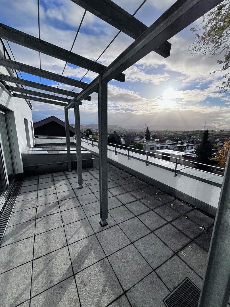 Prenájom bytu 5-izbový 136 m², Weinstadt, Bádensko-Wurttembersko Prenájom bytu 5-izbový 136 m², Weinstadt, Bádensko-Wurttembersko