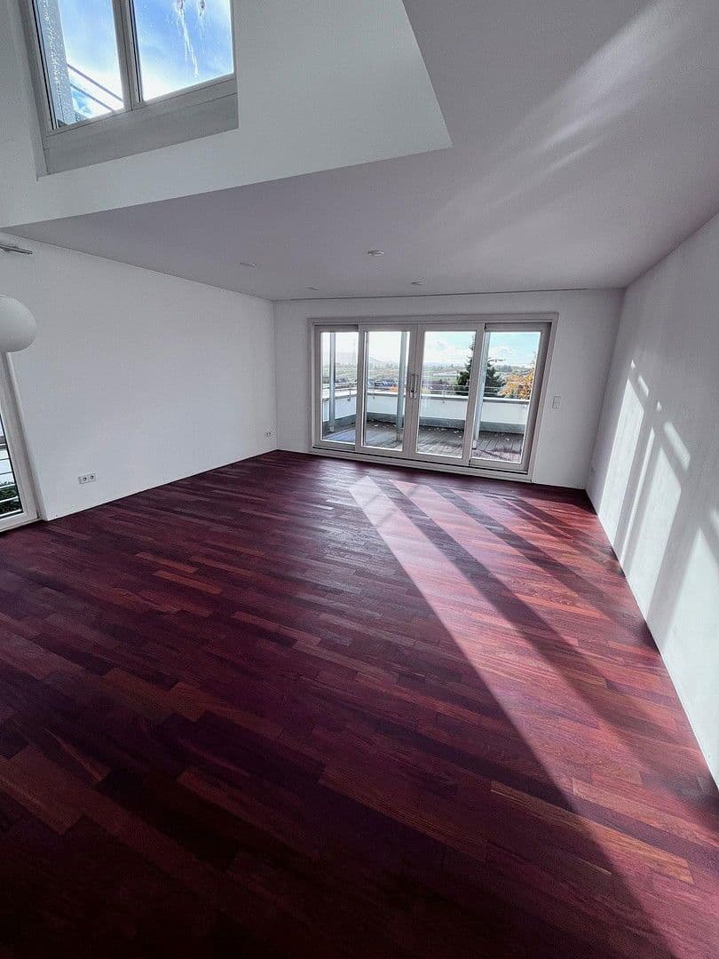 Prenájom bytu 5-izbový 136 m², Weinstadt, Bádensko-Wurttembersko Prenájom bytu 5-izbový 136 m², Weinstadt, Bádensko-Wurttembersko