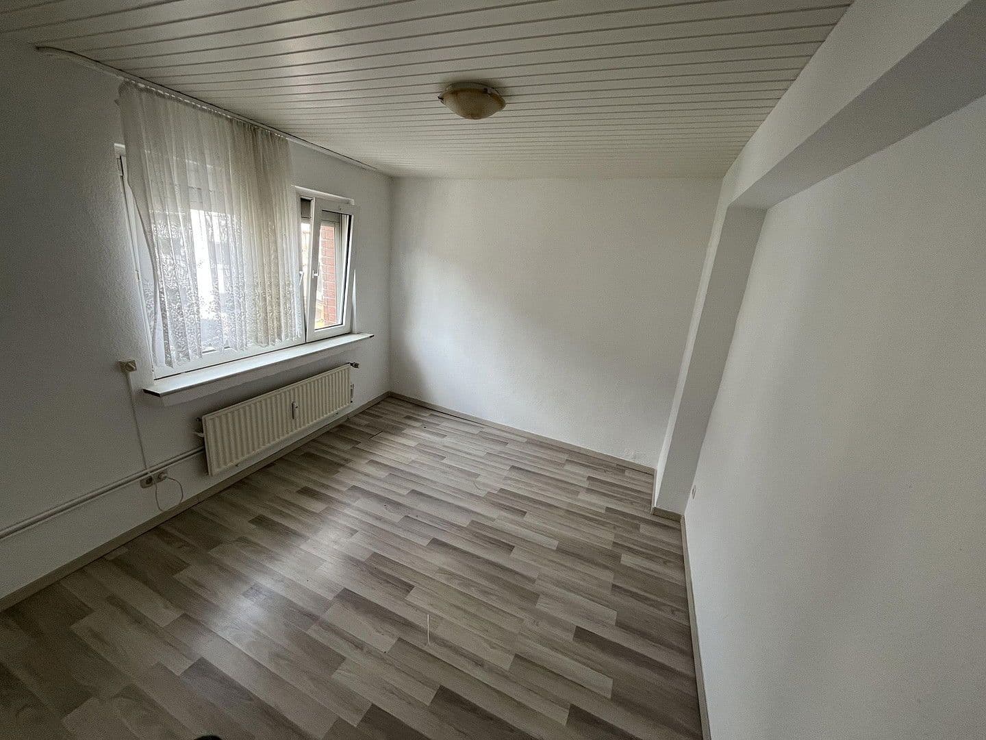 Prenájom bytu 3-izbový 104 m², Bergstraße 26, Hürth, Severné Porýnie - Westfálsko Prenájom bytu 3-izbový 104 m², Bergstraße 26, Hürth, Severné Porýnie - Westfálsko