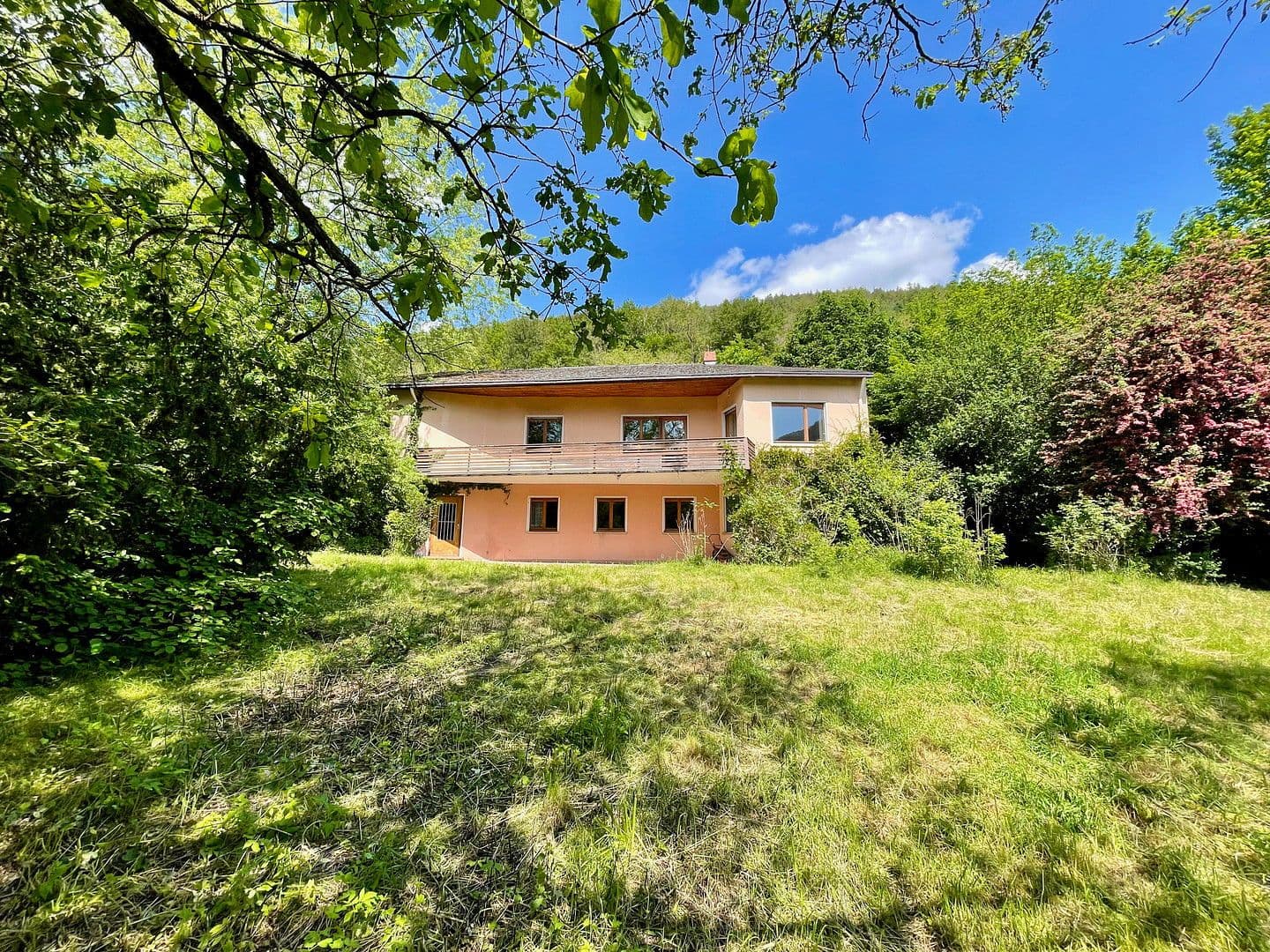 Predaj domu 346 m², pozemek 2.815 m², Hausbergstrasse 8, Frankeneck, Porýnie-Falcko Predaj domu 346 m², pozemek 2.815 m², Hausbergstrasse 8, Frankeneck, Porýnie-Falcko