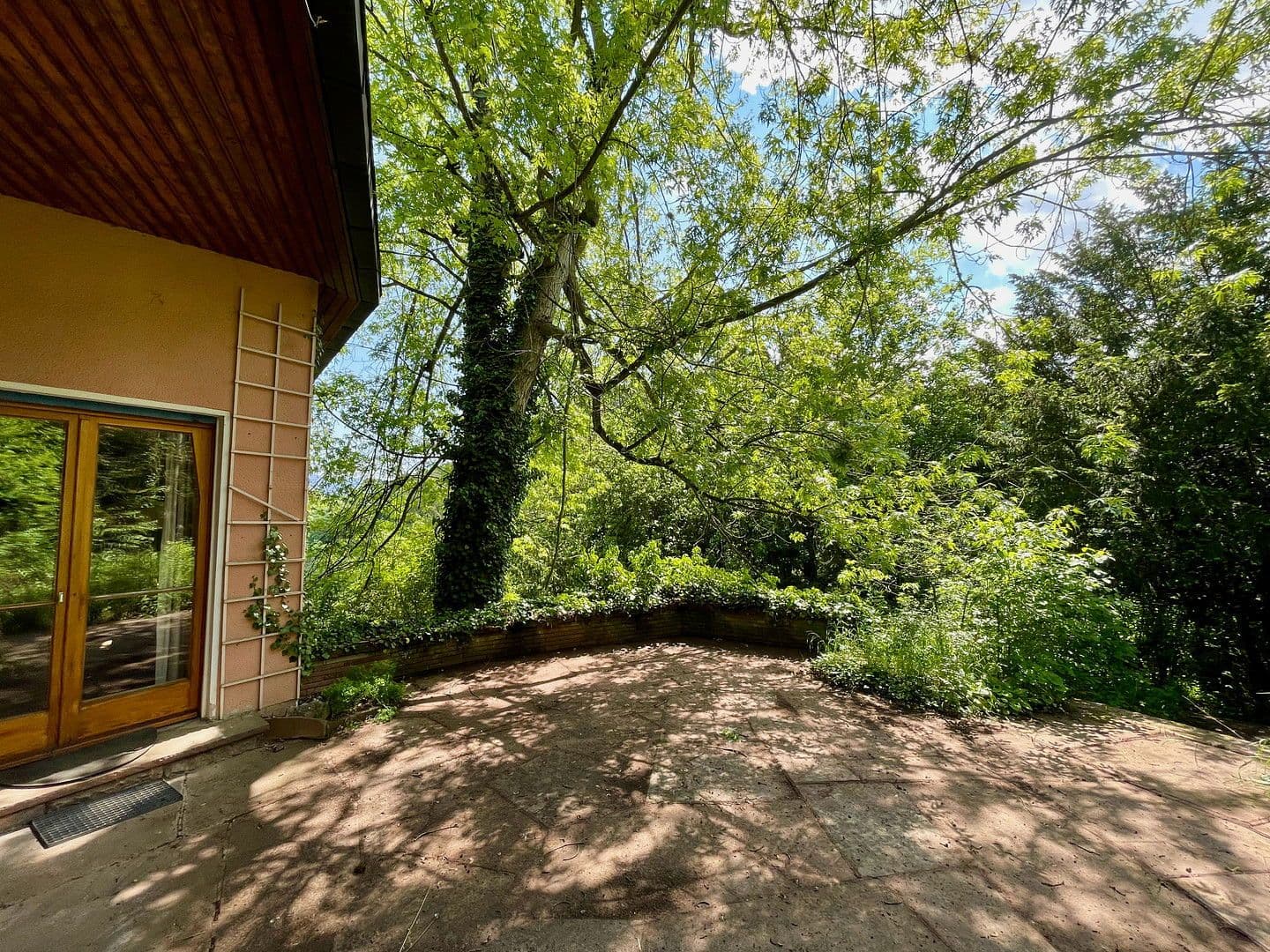 Predaj domu 346 m², pozemek 2.815 m², Hausbergstrasse 8, Frankeneck, Porýnie-Falcko Predaj domu 346 m², pozemek 2.815 m², Hausbergstrasse 8, Frankeneck, Porýnie-Falcko