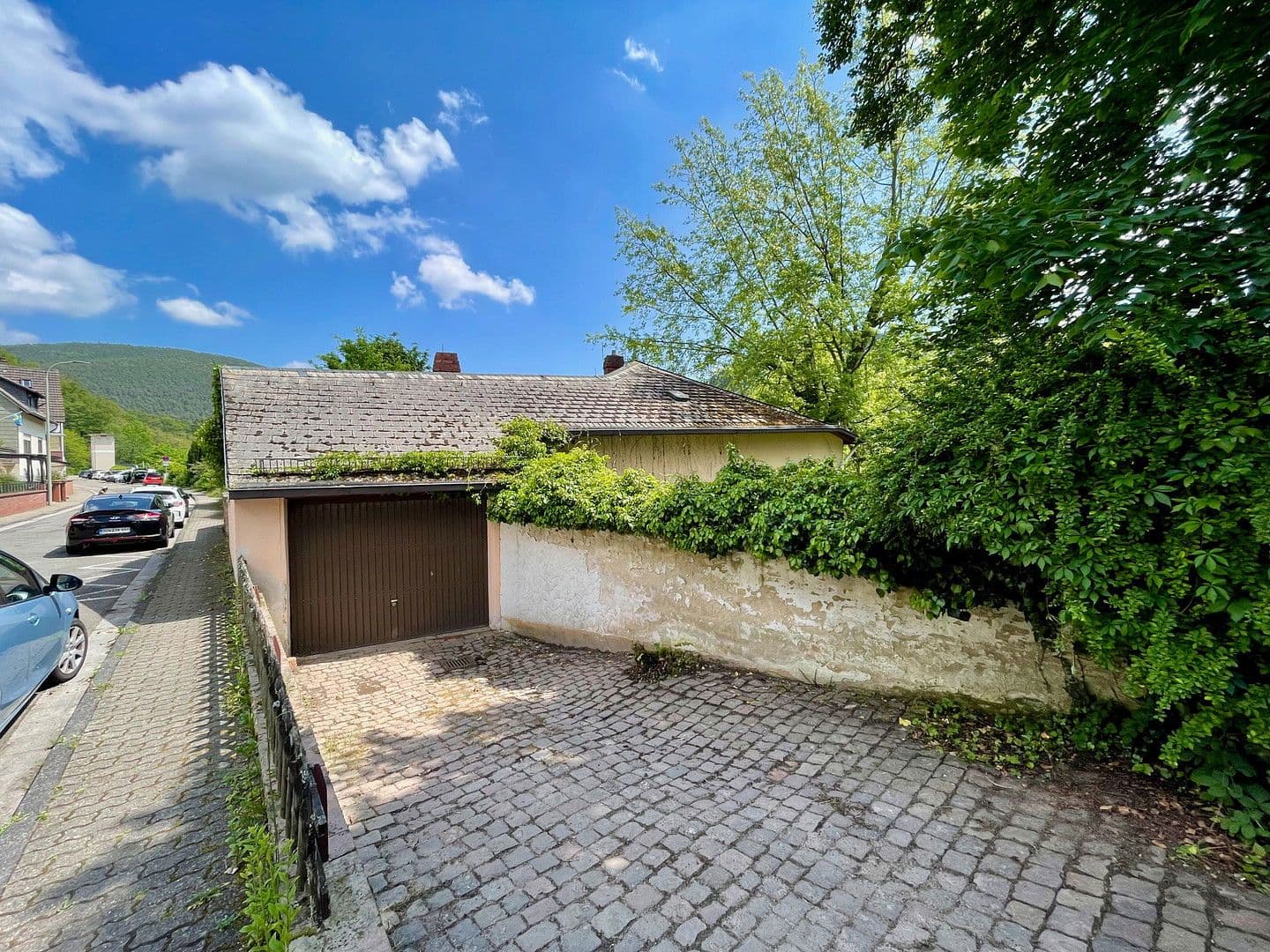 Predaj domu 346 m², pozemek 2.815 m², Hausbergstrasse 8, Frankeneck, Porýnie-Falcko Predaj domu 346 m², pozemek 2.815 m², Hausbergstrasse 8, Frankeneck, Porýnie-Falcko