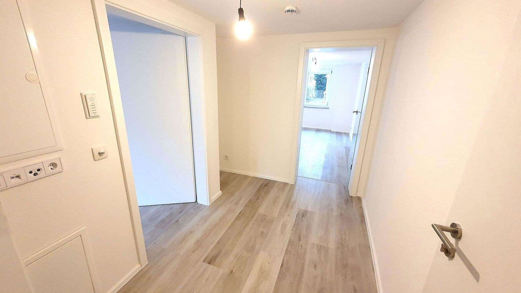 Prenájom bytu 2-izbový 70 m², Rheinstraße 14, Gailingen am Hochrhein, Bádensko-Wurttembersko Prenájom bytu 2-izbový 70 m², Rheinstraße 14, Gailingen am Hochrhein, Bádensko-Wurttembersko