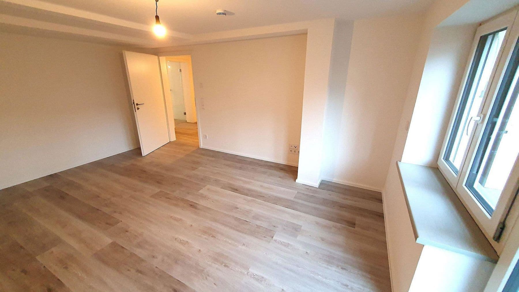 Prenájom bytu 2-izbový 70 m², Rheinstraße 14, Gailingen am Hochrhein, Bádensko-Wurttembersko Prenájom bytu 2-izbový 70 m², Rheinstraße 14, Gailingen am Hochrhein, Bádensko-Wurttembersko