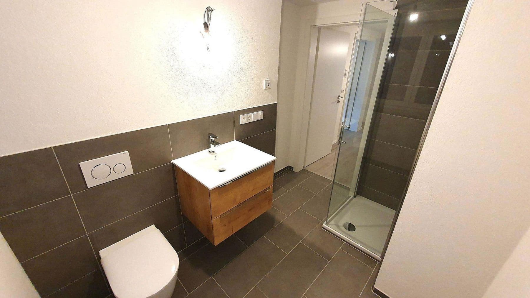 Prenájom bytu 2-izbový 70 m², Rheinstraße 14, Gailingen am Hochrhein, Bádensko-Wurttembersko Prenájom bytu 2-izbový 70 m², Rheinstraße 14, Gailingen am Hochrhein, Bádensko-Wurttembersko