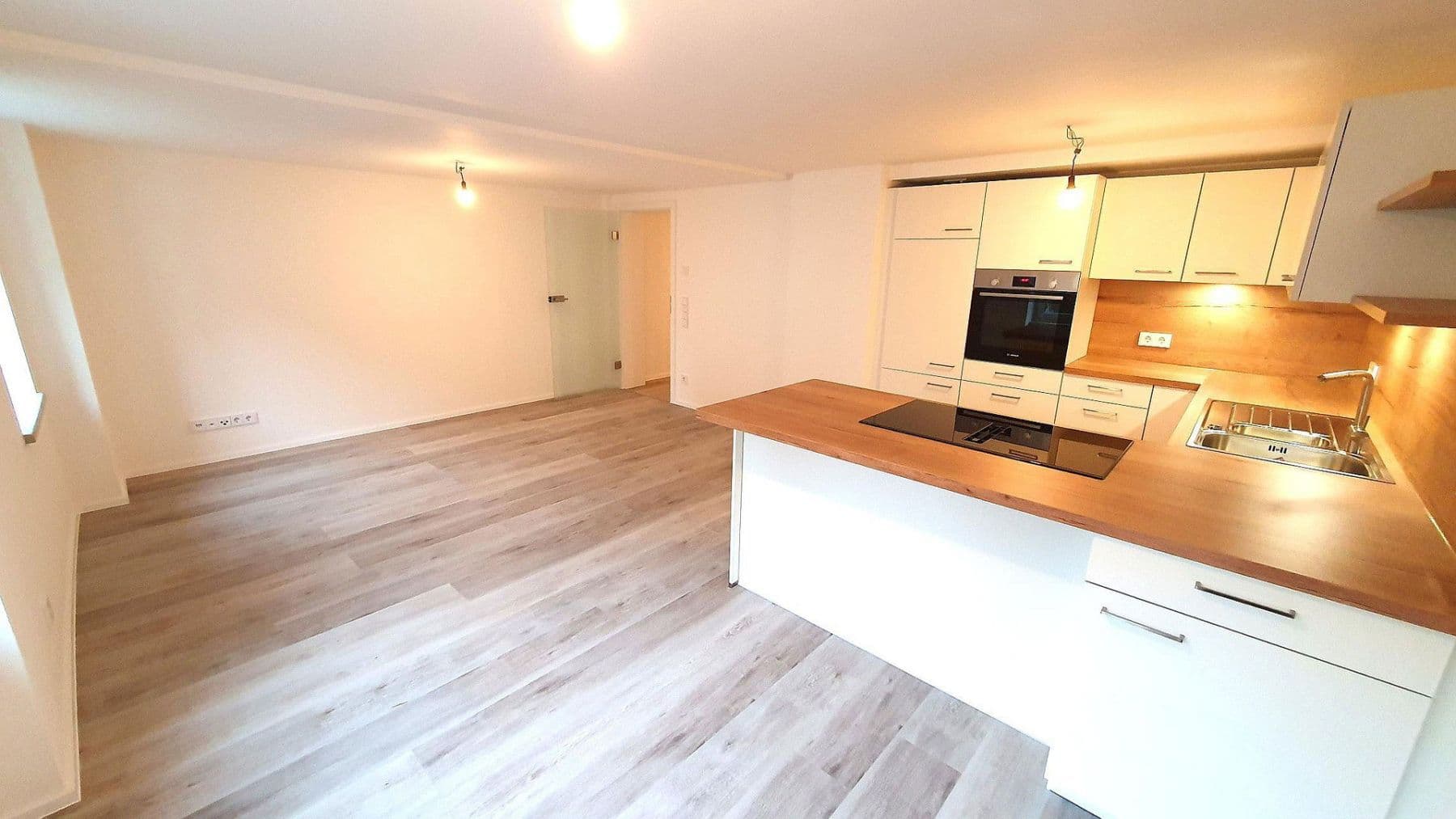 Prenájom bytu 2-izbový 70 m², Rheinstraße 14, Gailingen am Hochrhein, Bádensko-Wurttembersko Prenájom bytu 2-izbový 70 m², Rheinstraße 14, Gailingen am Hochrhein, Bádensko-Wurttembersko