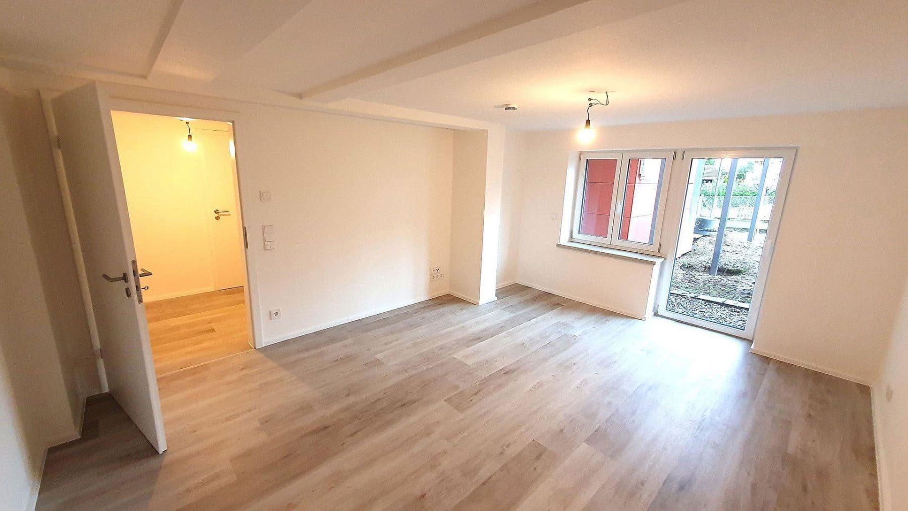 Prenájom bytu 2-izbový 70 m², Rheinstraße 14, Gailingen am Hochrhein, Bádensko-Wurttembersko Prenájom bytu 2-izbový 70 m², Rheinstraße 14, Gailingen am Hochrhein, Bádensko-Wurttembersko