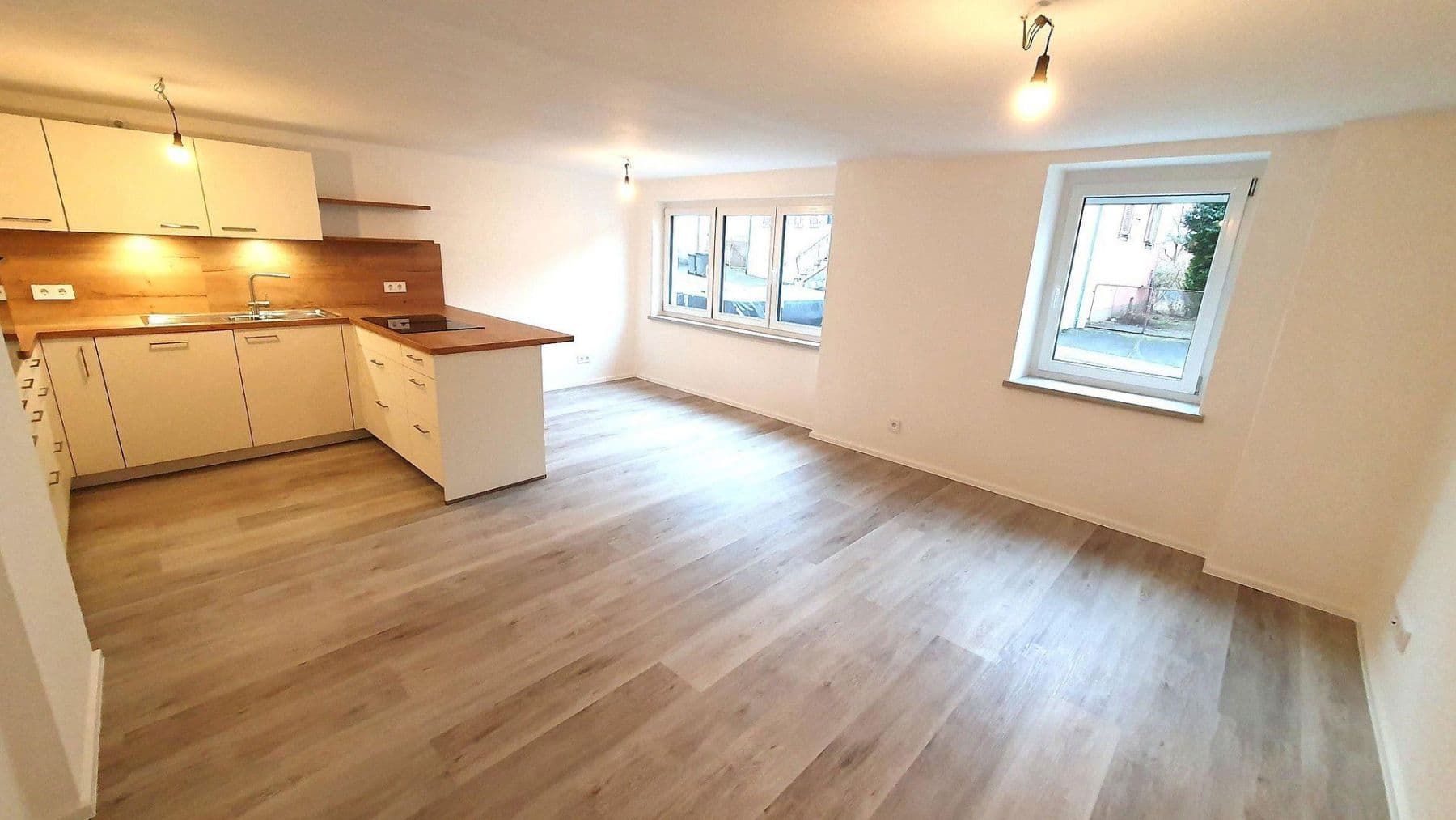 Prenájom bytu 2-izbový 70 m², Rheinstraße 14, Gailingen am Hochrhein, Bádensko-Wurttembersko Prenájom bytu 2-izbový 70 m², Rheinstraße 14, Gailingen am Hochrhein, Bádensko-Wurttembersko