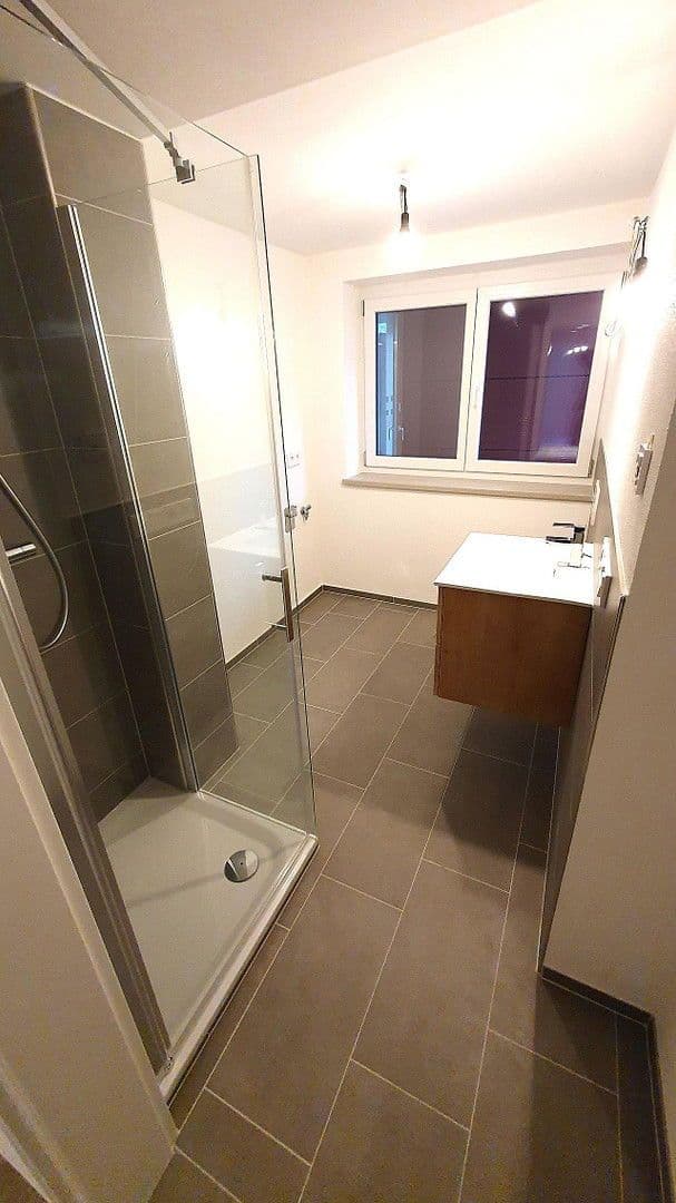 Prenájom bytu 2-izbový 70 m², Rheinstraße 14, Gailingen am Hochrhein, Bádensko-Wurttembersko Prenájom bytu 2-izbový 70 m², Rheinstraße 14, Gailingen am Hochrhein, Bádensko-Wurttembersko