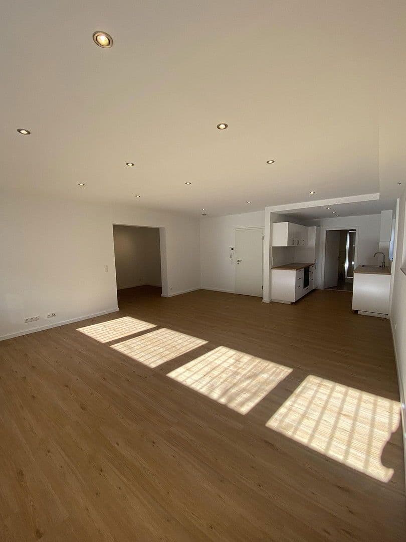 Prenájom bytu 2-izbový 73 m², Mannheim, Bádensko-Wurttembersko Prenájom bytu 2-izbový 73 m², Mannheim, Bádensko-Wurttembersko