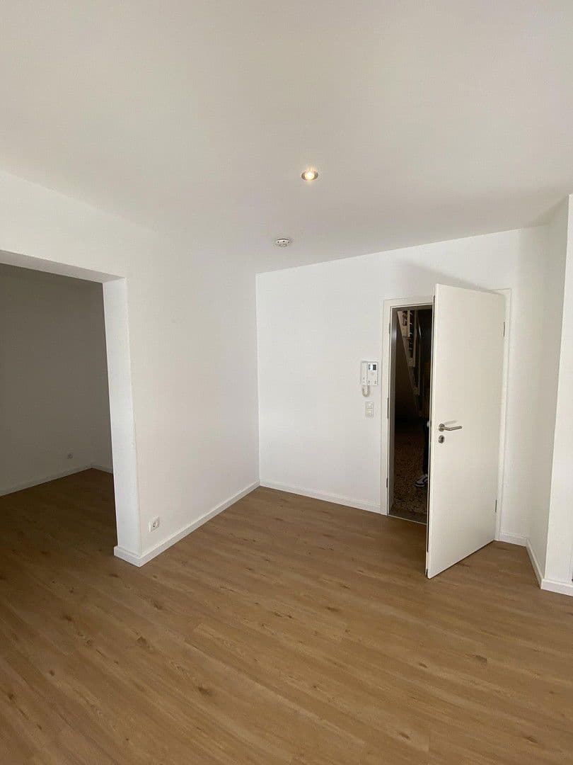 Prenájom bytu 2-izbový 73 m², Mannheim, Bádensko-Wurttembersko Prenájom bytu 2-izbový 73 m², Mannheim, Bádensko-Wurttembersko