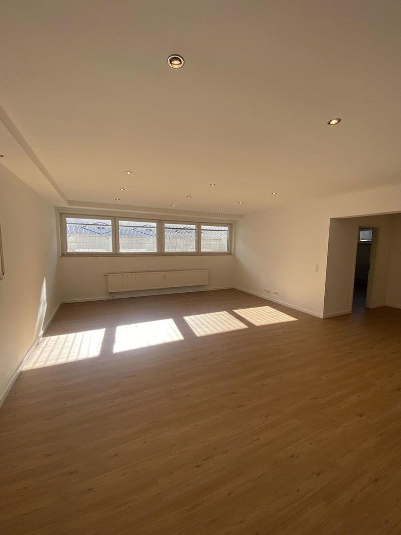 Prenájom bytu 2-izbový 73 m², Mannheim, Bádensko-Wurttembersko Prenájom bytu 2-izbový 73 m², Mannheim, Bádensko-Wurttembersko