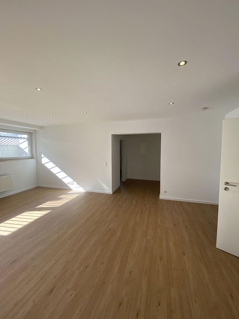 Prenájom bytu 2-izbový 73 m², Mannheim, Bádensko-Wurttembersko Prenájom bytu 2-izbový 73 m², Mannheim, Bádensko-Wurttembersko