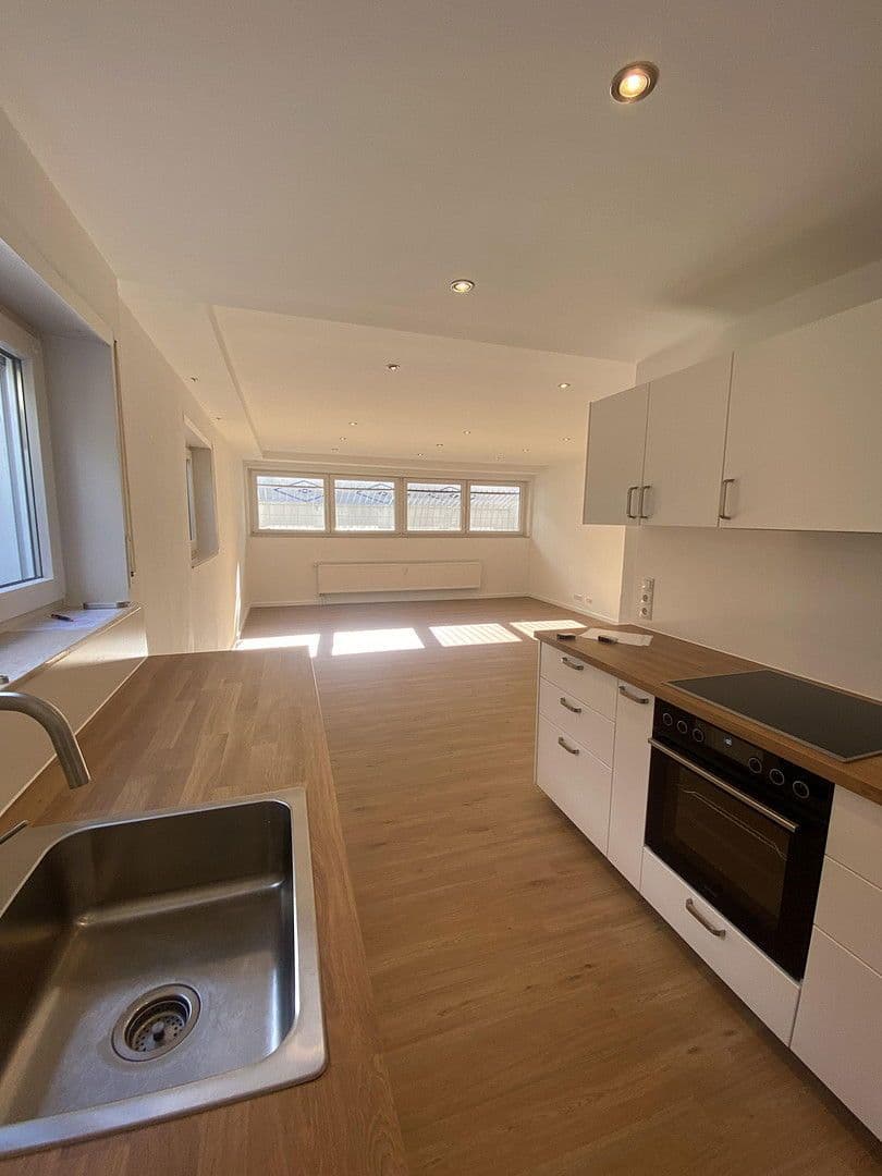 Prenájom bytu 2-izbový 73 m², Mannheim, Bádensko-Wurttembersko Prenájom bytu 2-izbový 73 m², Mannheim, Bádensko-Wurttembersko