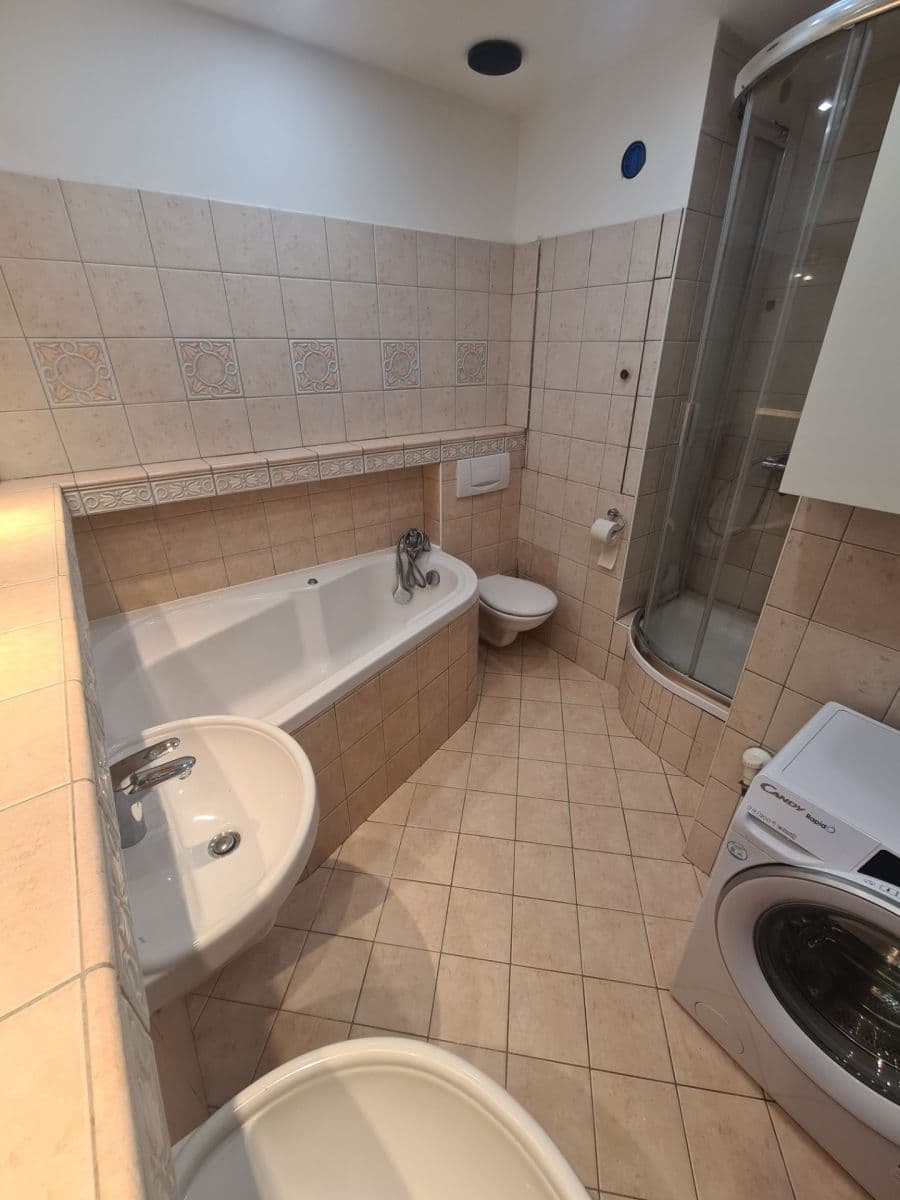 Prenájom bytu 3-izbový 75 m², Brichtova, Praha, Praha Prenájom bytu 3-izbový 75 m², Brichtova, Praha, Praha