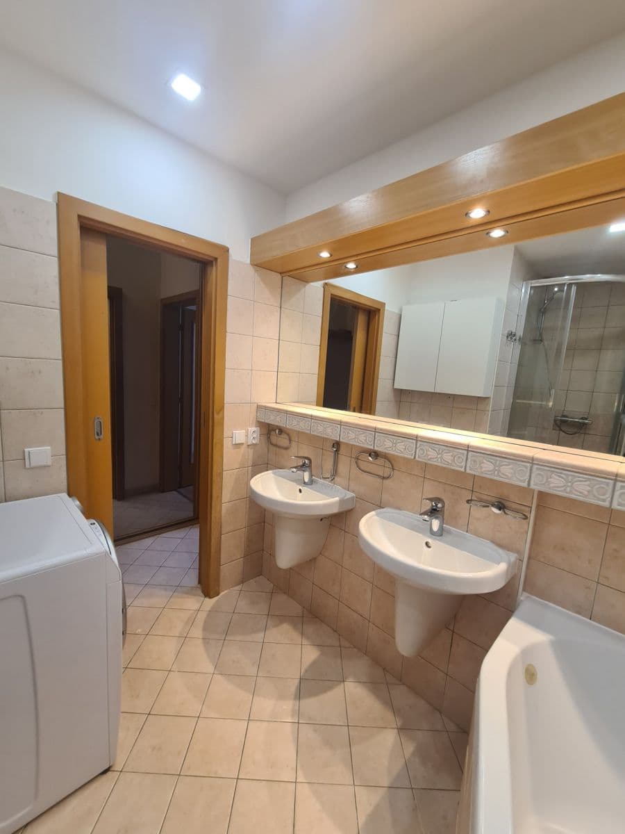 Prenájom bytu 3-izbový 75 m², Brichtova, Praha, Praha Prenájom bytu 3-izbový 75 m², Brichtova, Praha, Praha