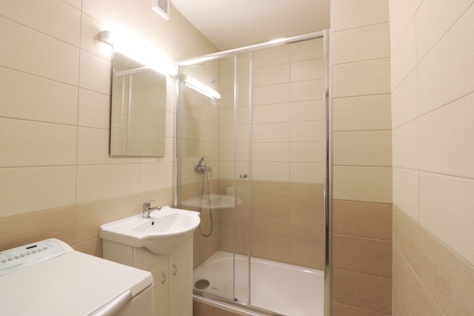 Prenájom bytu 2-izbový 39 m², Švédská, Kladno, Středočeský kraj Prenájom bytu 2-izbový 39 m², Švédská, Kladno, Středočeský kraj