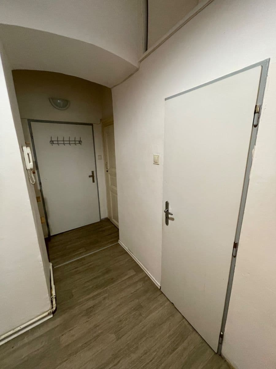 Prenájom bytu 2-izbový 41 m², Ostrčilovo náměstí, Praha, Praha Prenájom bytu 2-izbový 41 m², Ostrčilovo náměstí, Praha, Praha