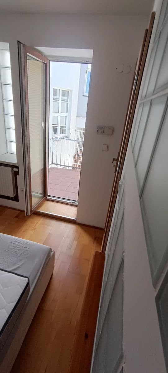 Prenájom bytu 2-izbový 38 m², Zeyerova, Ostrava, Moravskoslezský kraj Prenájom bytu 2-izbový 38 m², Zeyerova, Ostrava, Moravskoslezský kraj