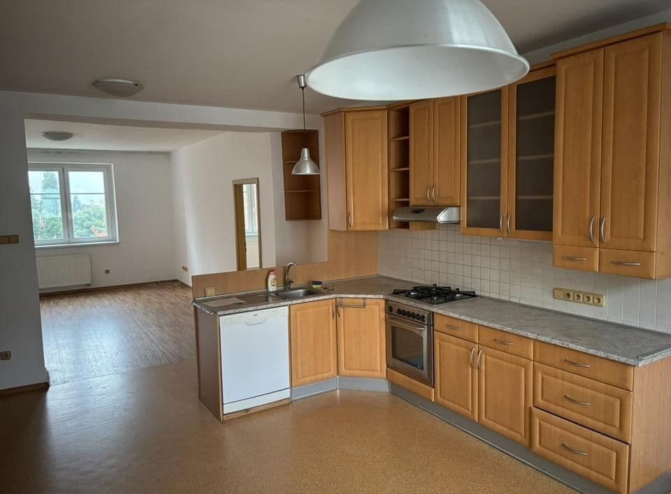 Prenájom bytu 4-izbový 110 m², Sv. Čecha, Jičín, Královéhradecký kraj Prenájom bytu 4-izbový 110 m², Sv. Čecha, Jičín, Královéhradecký kraj