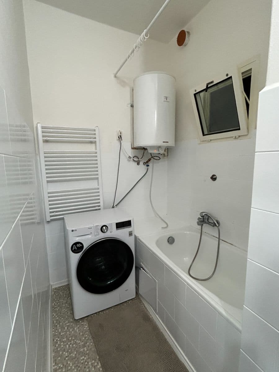 Prenájom bytu 1-izbový 30 m², Michelská, Praha, Praha Prenájom bytu 1-izbový 30 m², Michelská, Praha, Praha