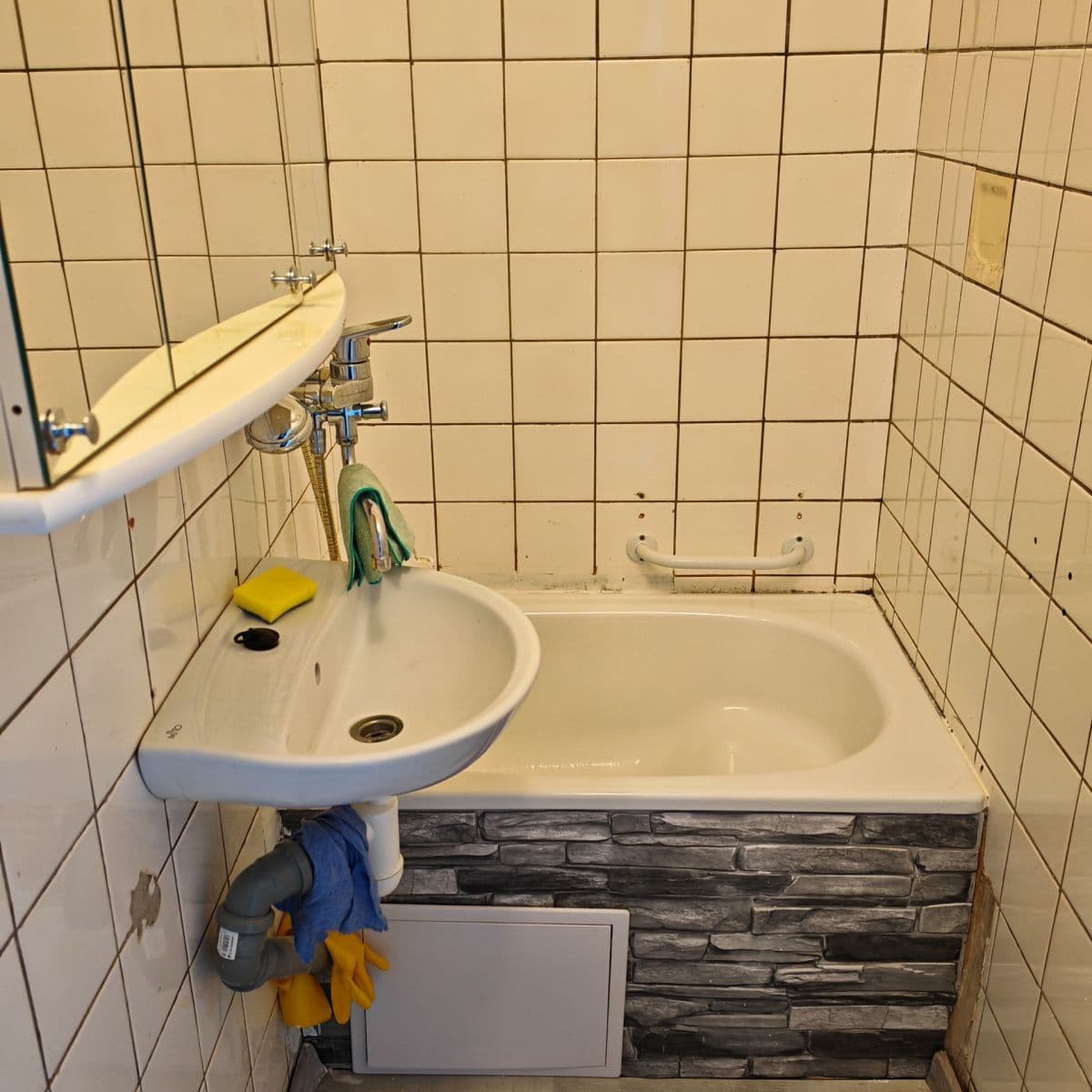 Prenájom bytu 1-izbový 24 m², Jabloňová, Praha, Praha Prenájom bytu 1-izbový 24 m², Jabloňová, Praha, Praha
