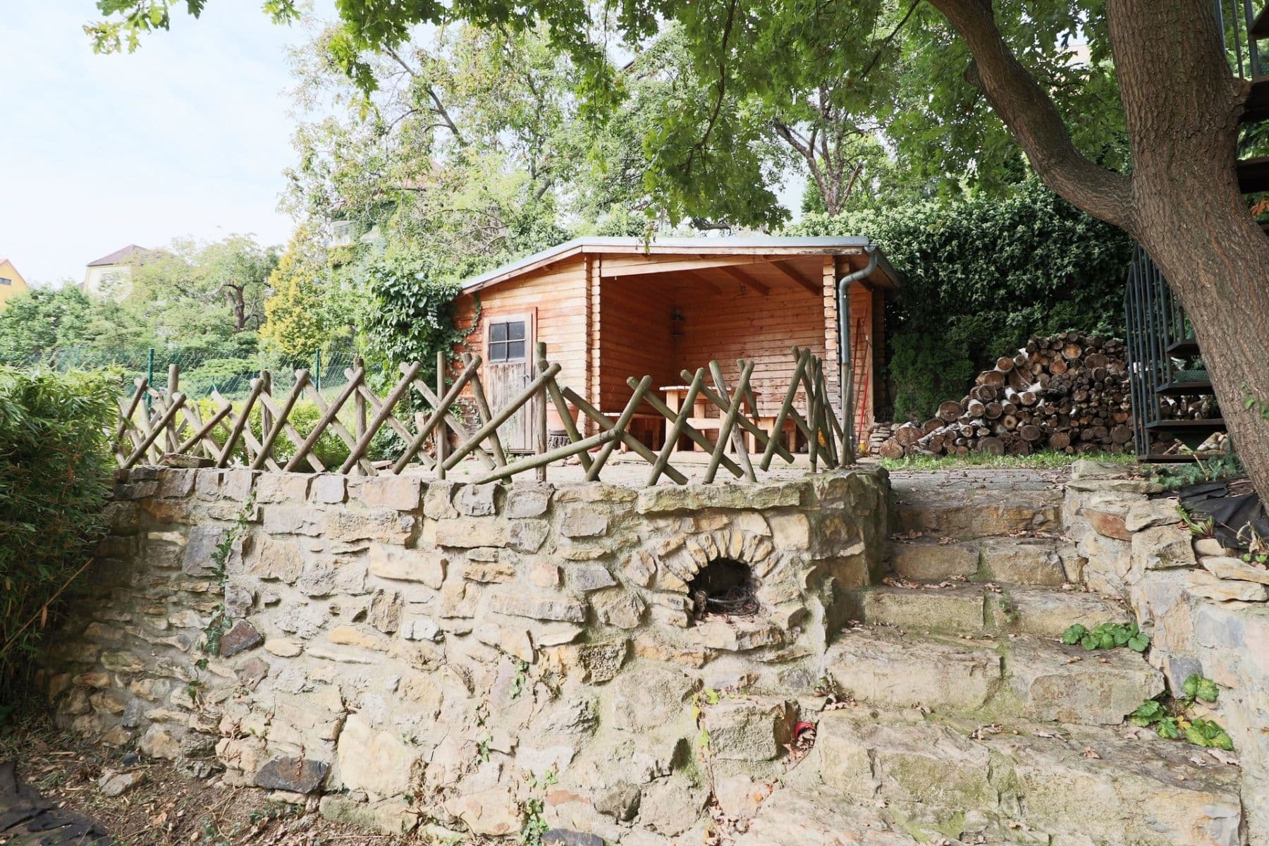 Prenájom bytu 4-izbový 95 m², Gabčíkova, Praha, Praha Prenájom bytu 4-izbový 95 m², Gabčíkova, Praha, Praha