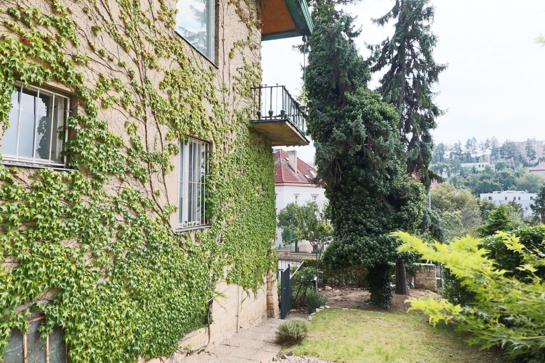 Prenájom bytu 4-izbový 95 m², Gabčíkova, Praha, Praha Prenájom bytu 4-izbový 95 m², Gabčíkova, Praha, Praha