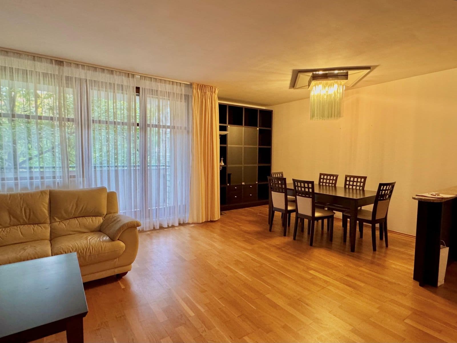 Prenájom bytu 3-izbový 107 m², U Nikolajky, Praha, Praha Prenájom bytu 3-izbový 107 m², U Nikolajky, Praha, Praha