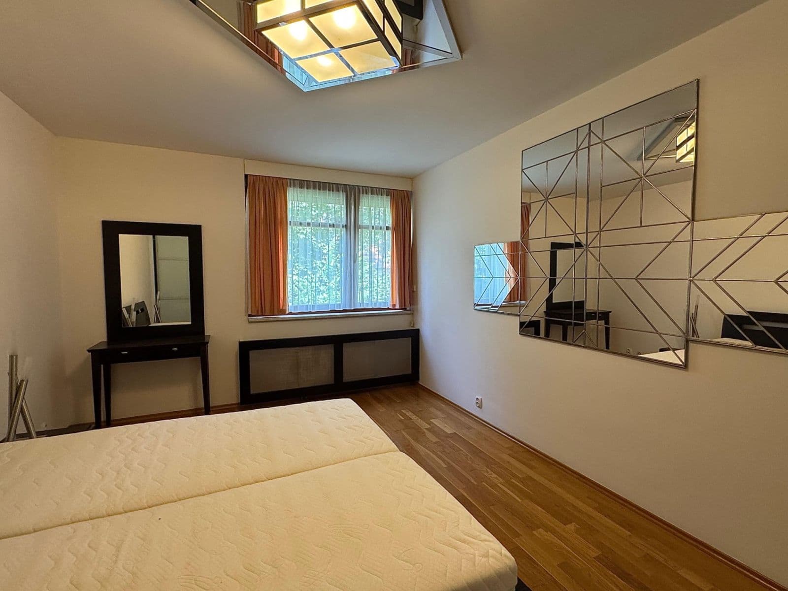 Prenájom bytu 3-izbový 107 m², U Nikolajky, Praha, Praha Prenájom bytu 3-izbový 107 m², U Nikolajky, Praha, Praha