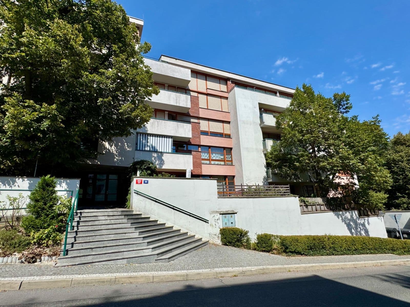 Prenájom bytu 3-izbový 107 m², U Nikolajky, Praha, Praha Prenájom bytu 3-izbový 107 m², U Nikolajky, Praha, Praha