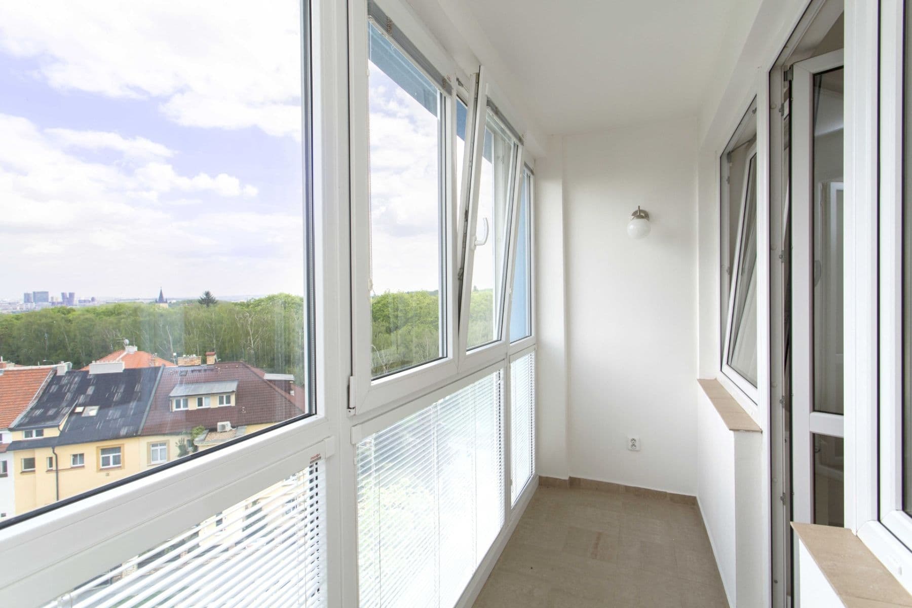 Prenájom bytu 2-izbový 47 m², Česká, Praha, Praha Prenájom bytu 2-izbový 47 m², Česká, Praha, Praha