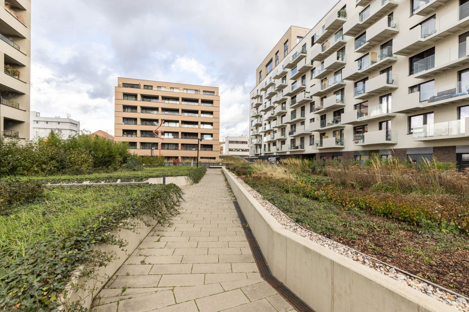 Prenájom bytu 1-izbový 37 m², Fafkových, Praha, Praha Prenájom bytu 1-izbový 37 m², Fafkových, Praha, Praha