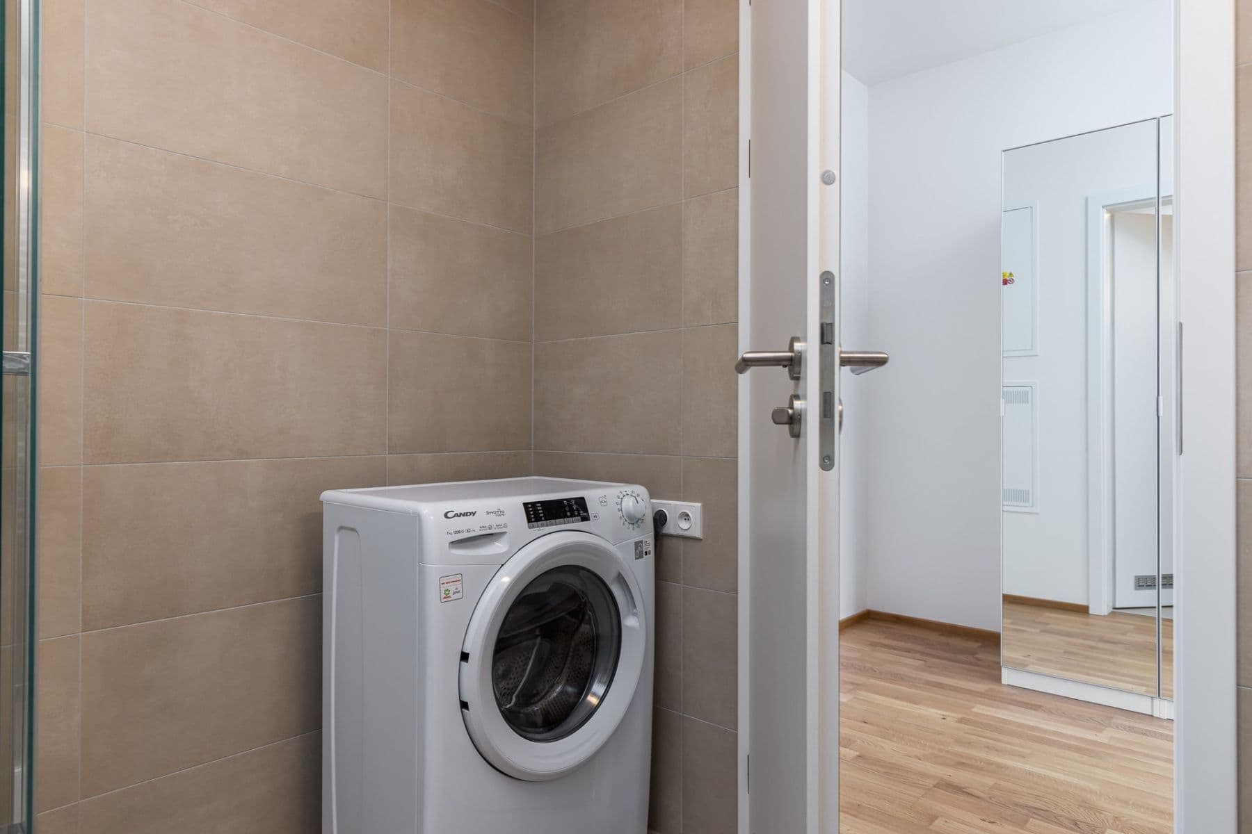 Prenájom bytu 1-izbový 37 m², Fafkových, Praha, Praha Prenájom bytu 1-izbový 37 m², Fafkových, Praha, Praha