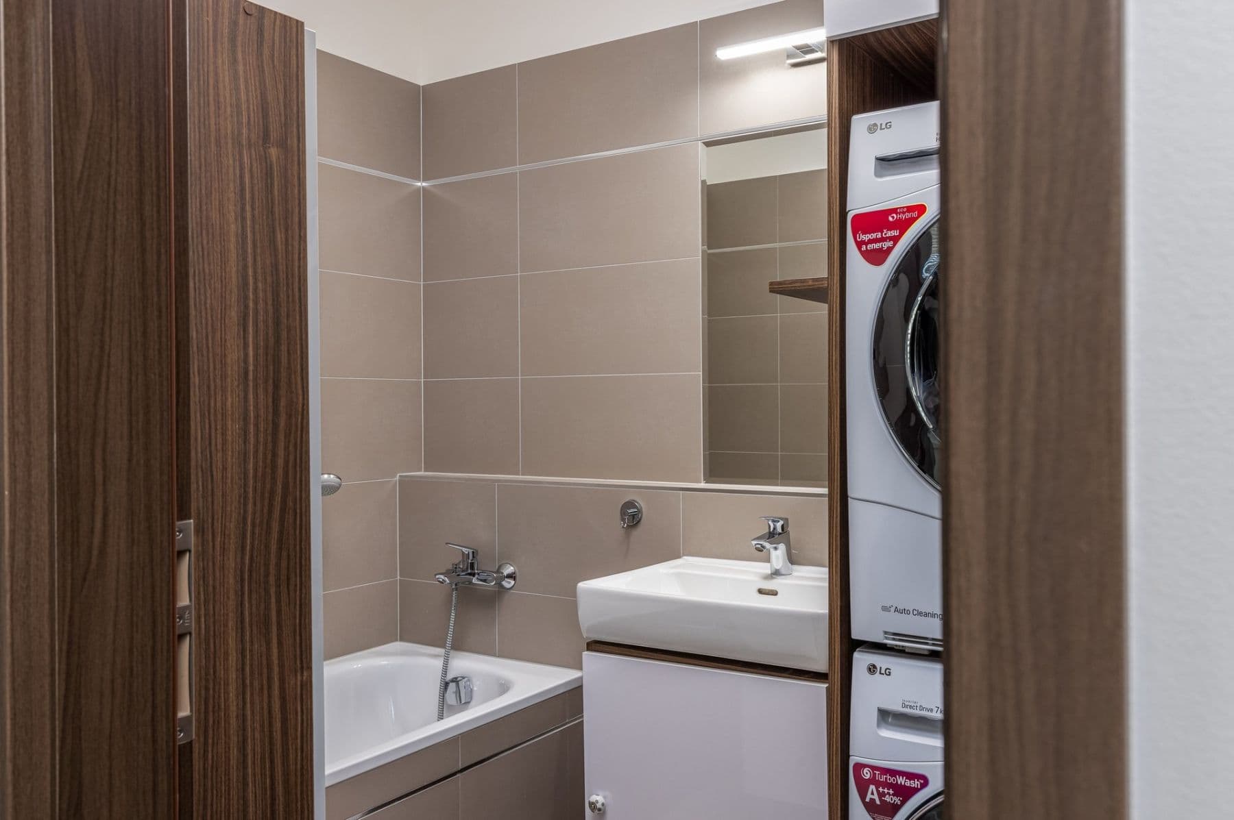 Prenájom bytu 4-izbový 108 m², Zakšínská, Praha, Praha Prenájom bytu 4-izbový 108 m², Zakšínská, Praha, Praha