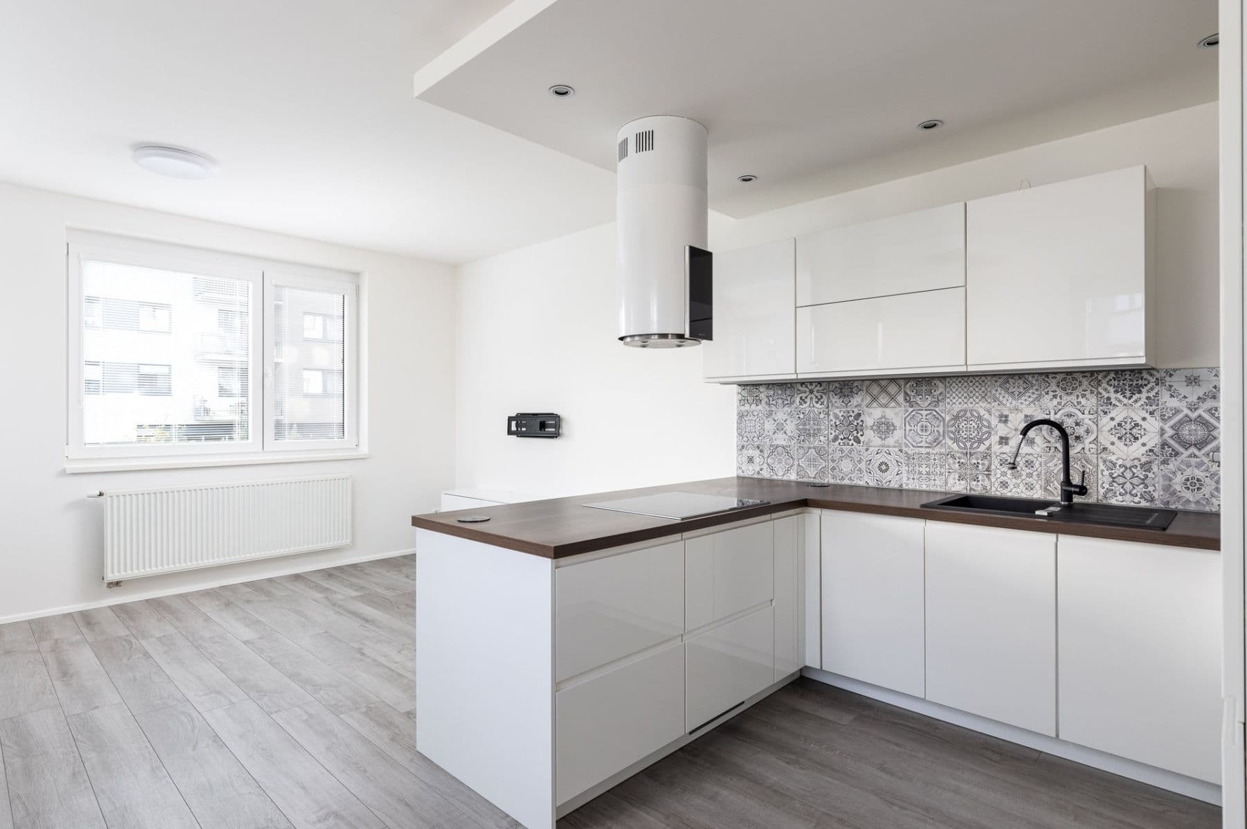 Prenájom bytu 4-izbový 108 m², Zakšínská, Praha, Praha Prenájom bytu 4-izbový 108 m², Zakšínská, Praha, Praha