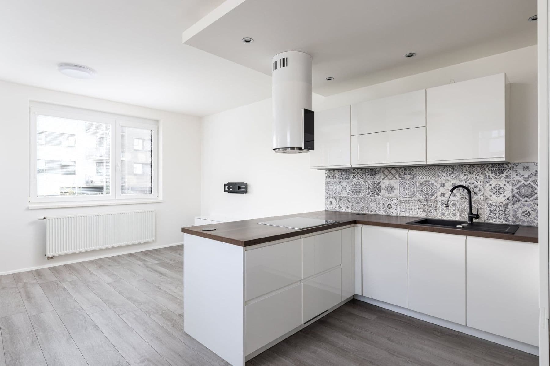 Prenájom bytu 4-izbový 108 m², Zakšínská, Praha, Praha Prenájom bytu 4-izbový 108 m², Zakšínská, Praha, Praha