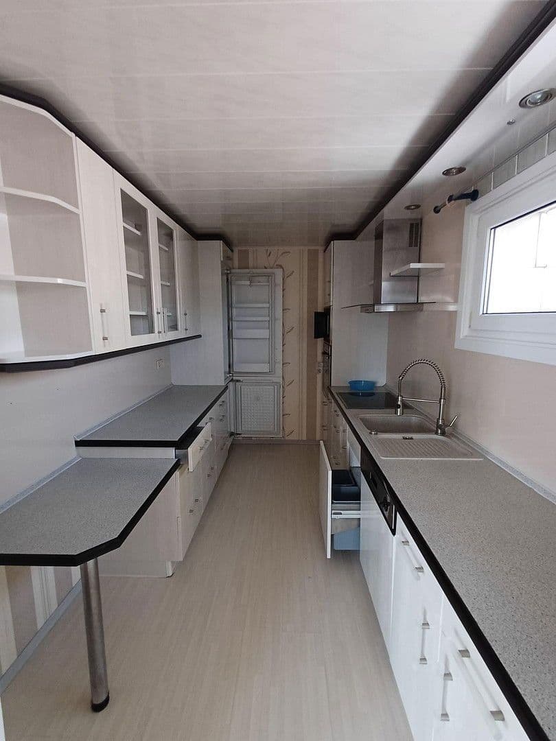 Prenájom bytu 3-izbový 82 m², Schwäbisch Gmünd, Bádensko-Wurttembersko Prenájom bytu 3-izbový 82 m², Schwäbisch Gmünd, Bádensko-Wurttembersko