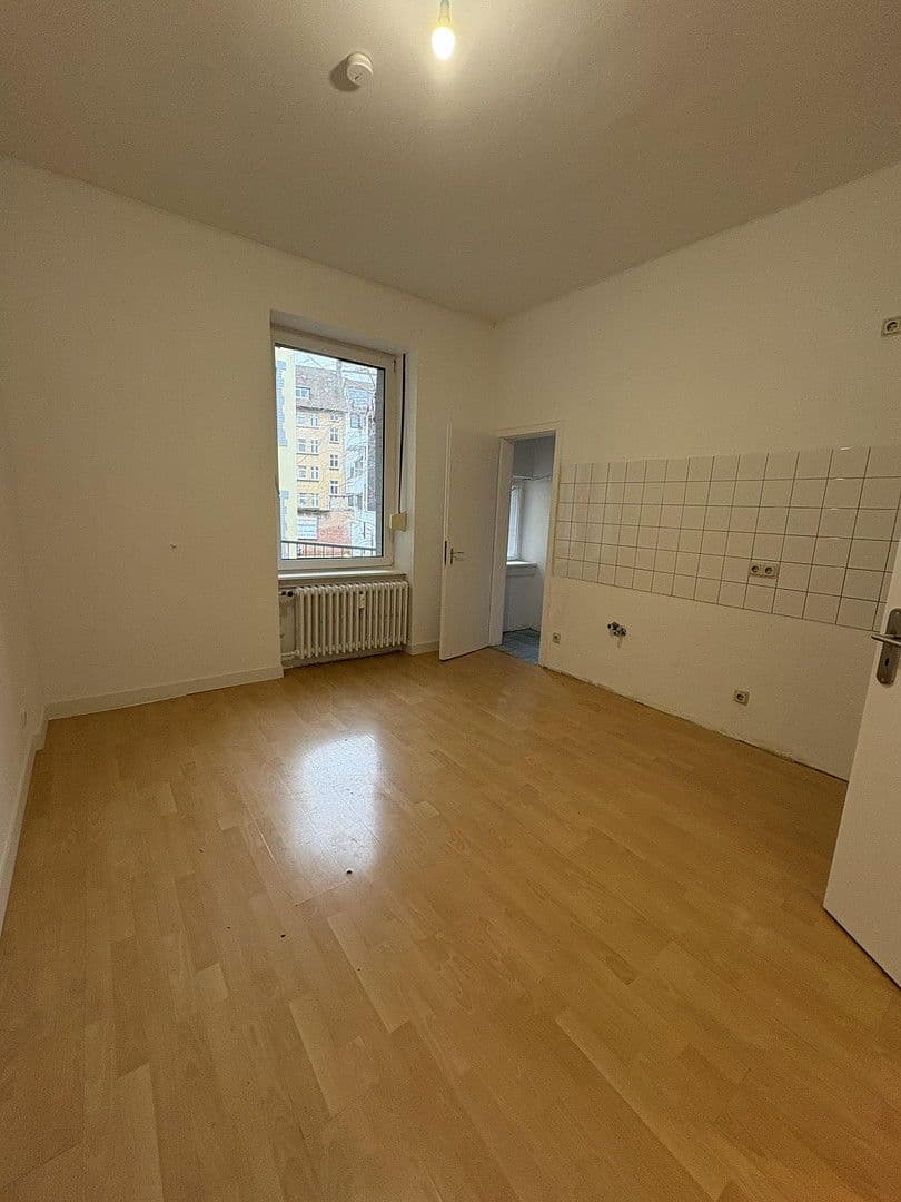 Prenájom bytu 4-izbový 130 m², Karcherstraße, Saarbrücken, Sársko Prenájom bytu 4-izbový 130 m², Karcherstraße, Saarbrücken, Sársko