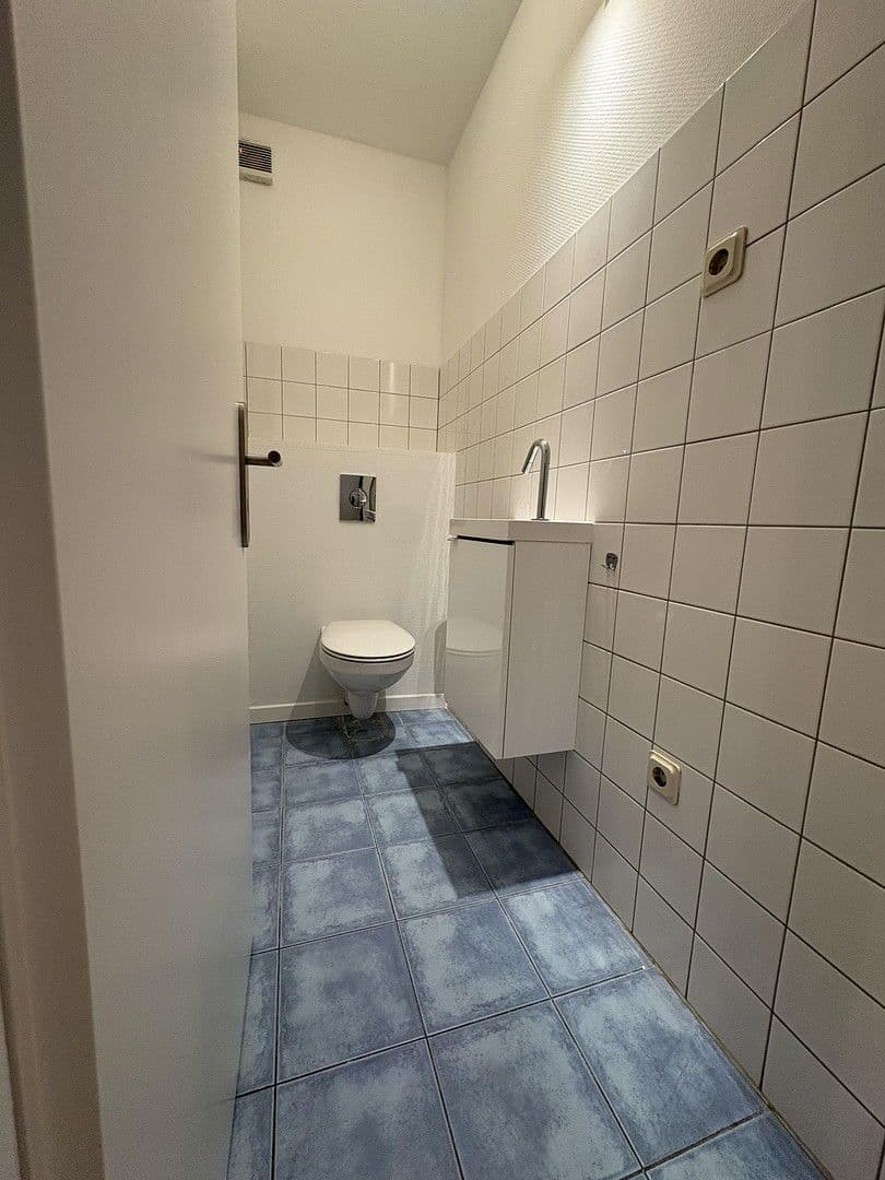 Prenájom bytu 4-izbový 130 m², Karcherstraße, Saarbrücken, Sársko Prenájom bytu 4-izbový 130 m², Karcherstraße, Saarbrücken, Sársko