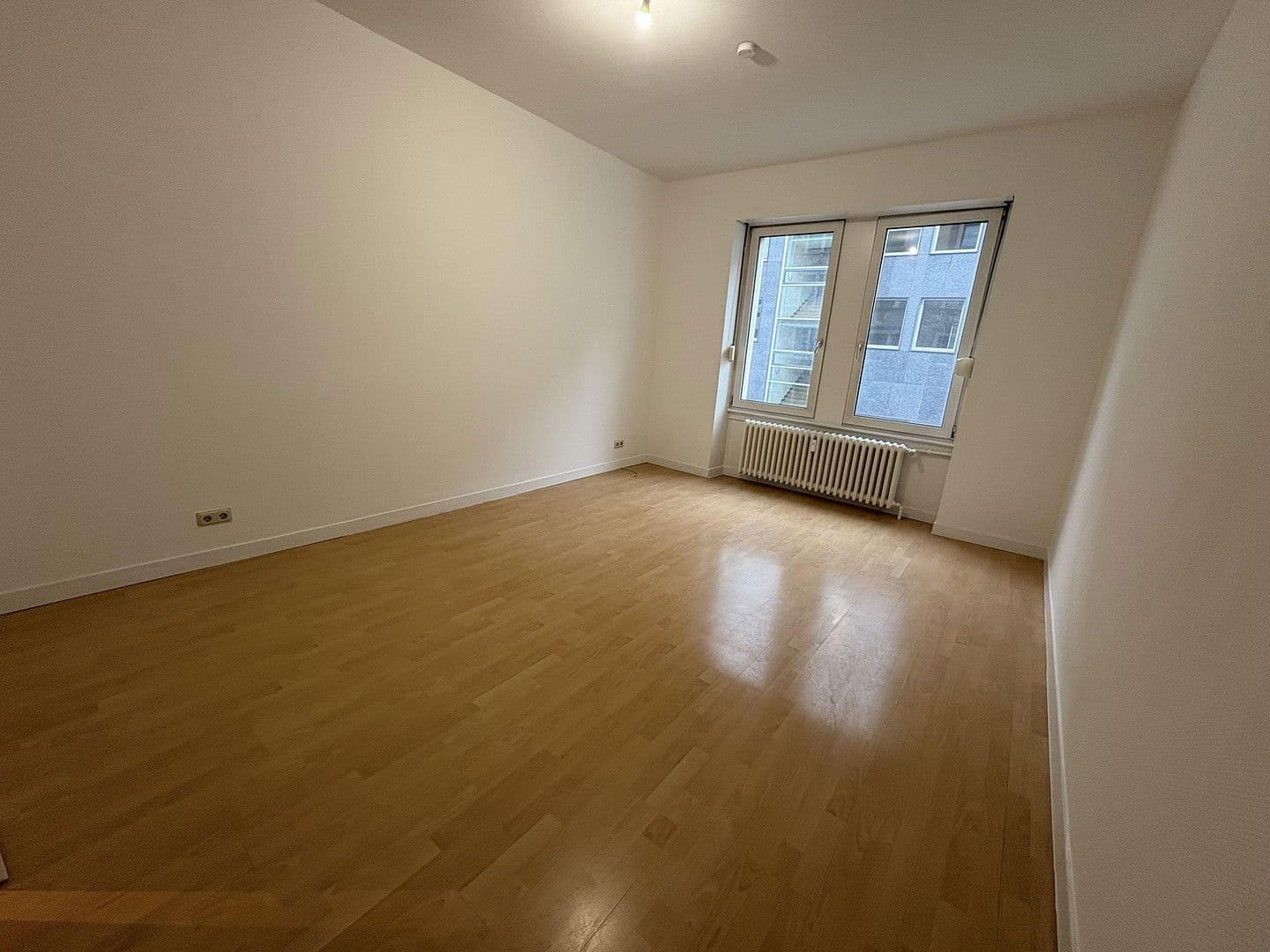Prenájom bytu 4-izbový 130 m², Karcherstraße, Saarbrücken, Sársko Prenájom bytu 4-izbový 130 m², Karcherstraße, Saarbrücken, Sársko
